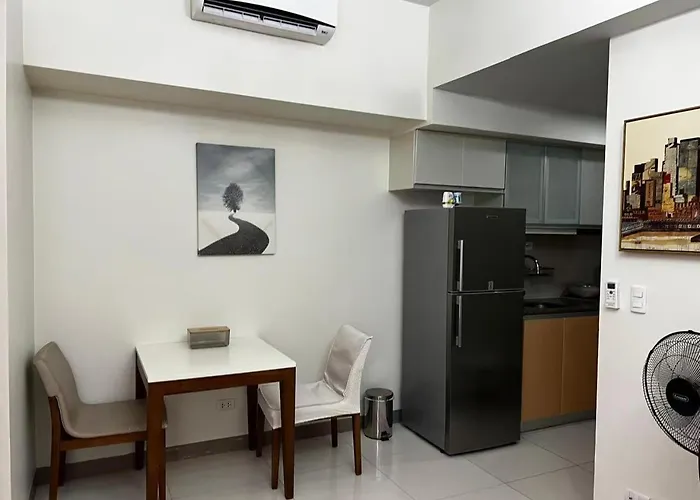 Easyworld One Uptown Bgc *